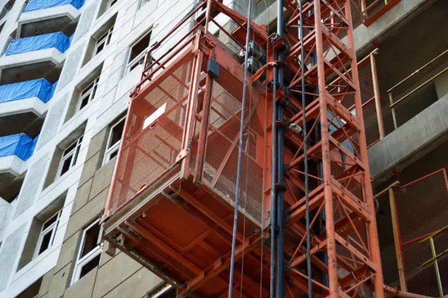 خراب شدن بالابر ساختمانی